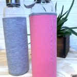 Garrafa Vidro para Chá Infusor com Capa de Neopreme (ROSA)